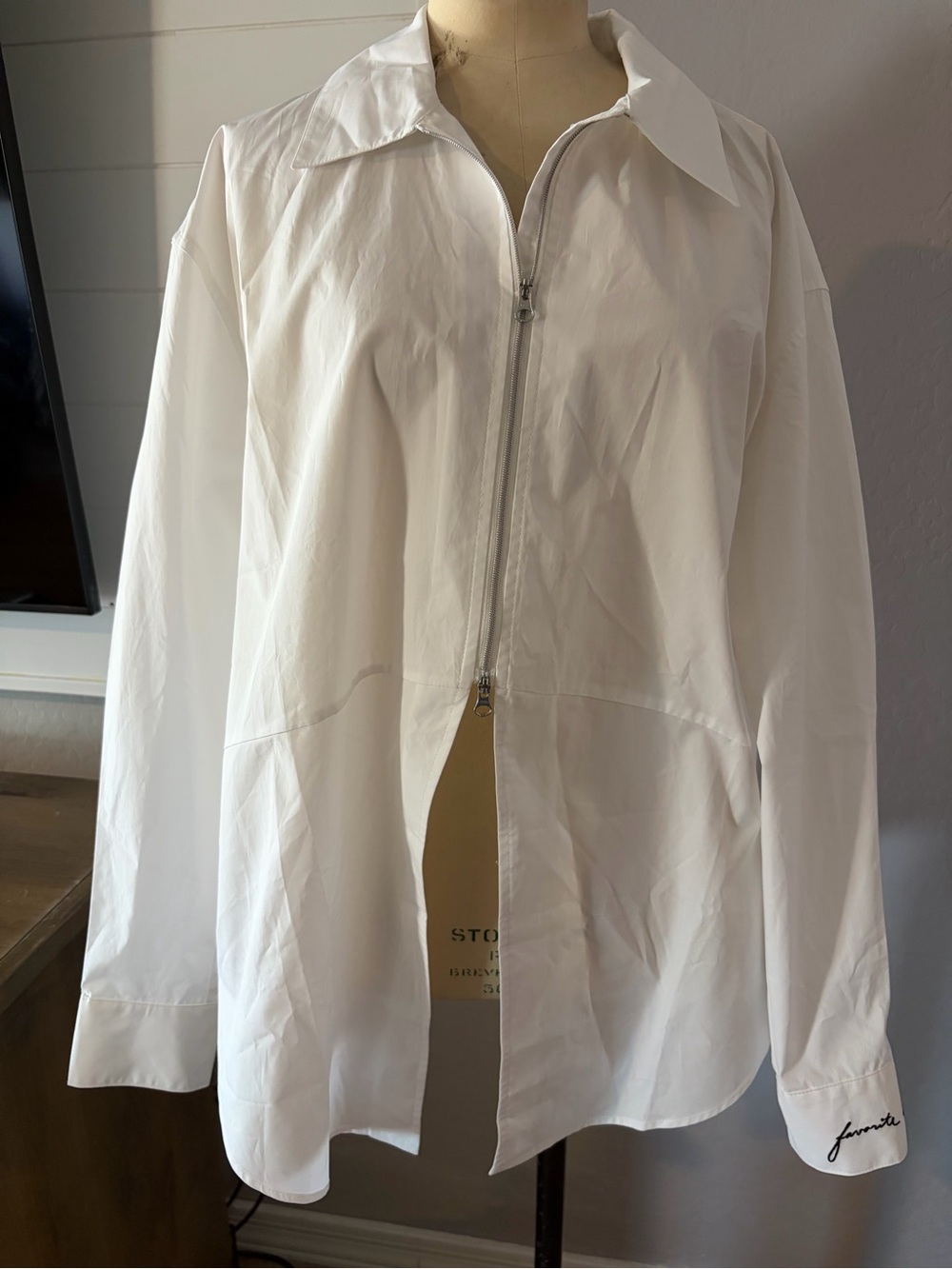 Favorite Daughter White Zip-Front Oversized Shirt. - Picture 5 of 8